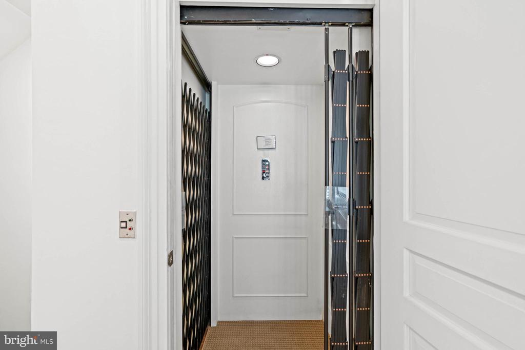 2999 38TH STREET NW