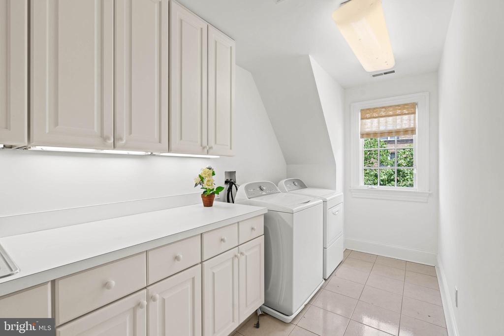 2999 38TH STREET NW