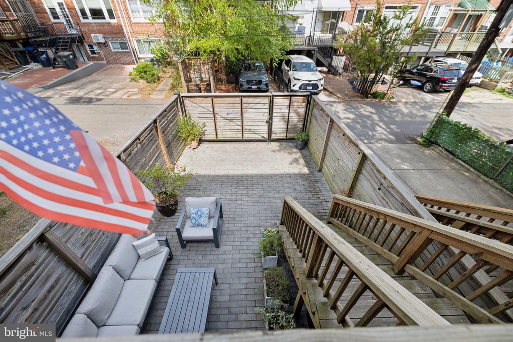 2221 39TH PLACE NW