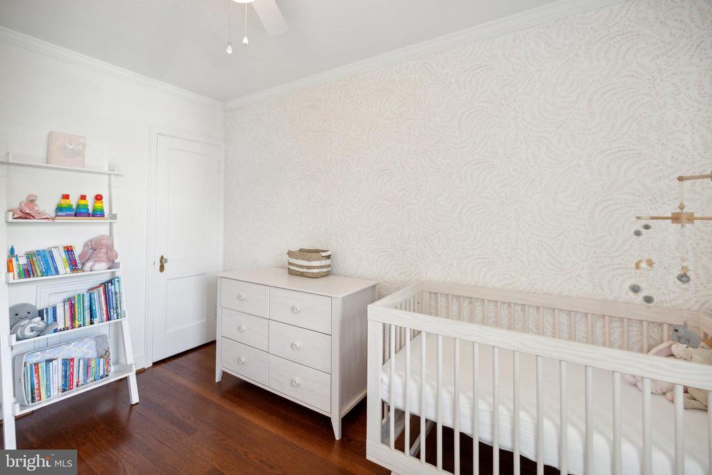 2221 39TH PLACE NW