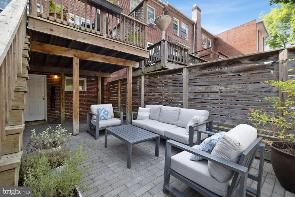2221 39TH PLACE NW