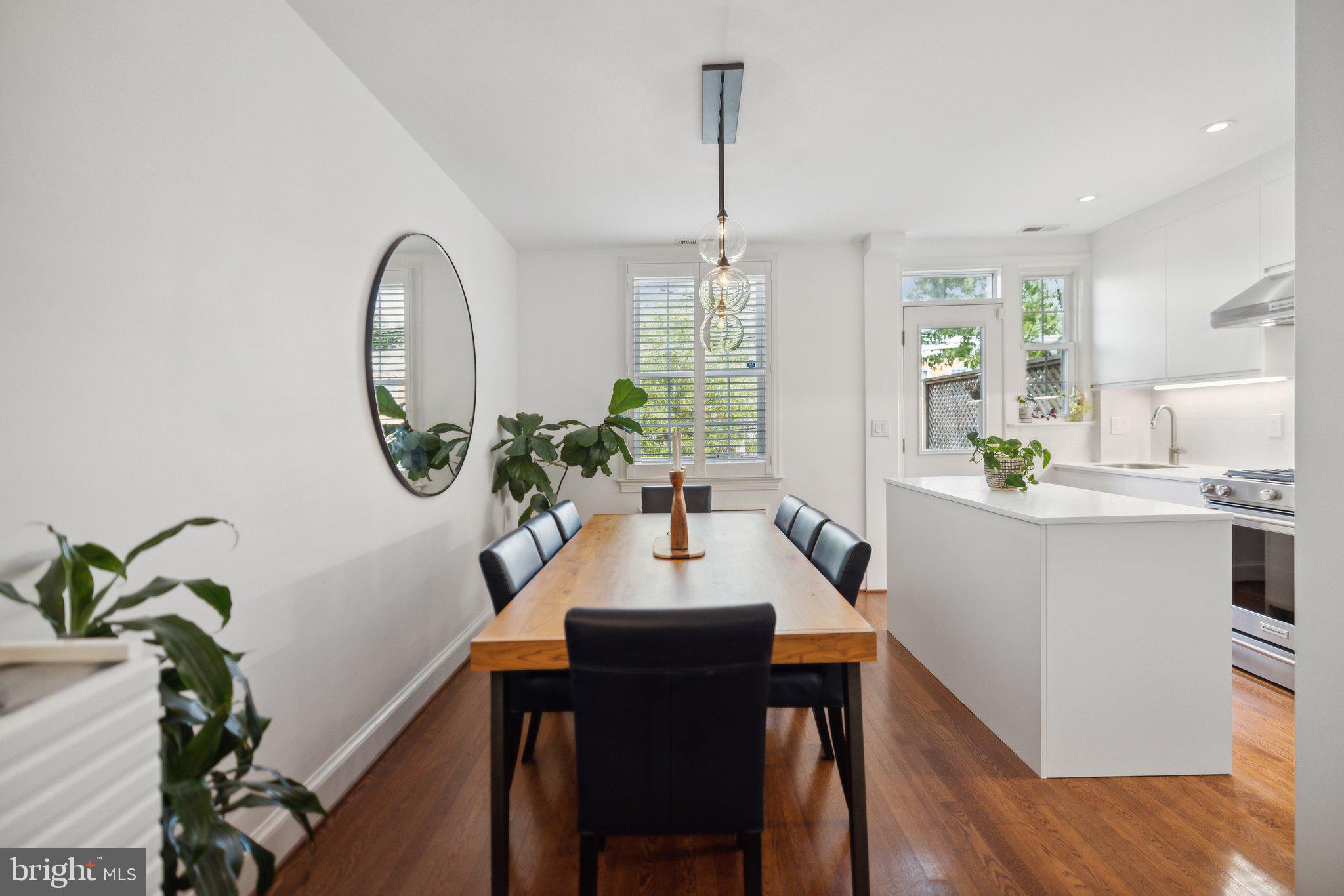 2221 39TH PLACE NW