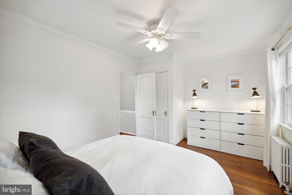 2221 39TH PLACE NW