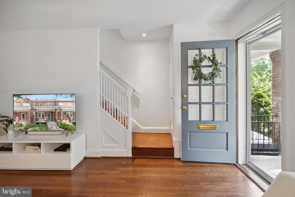 2221 39TH PLACE NW