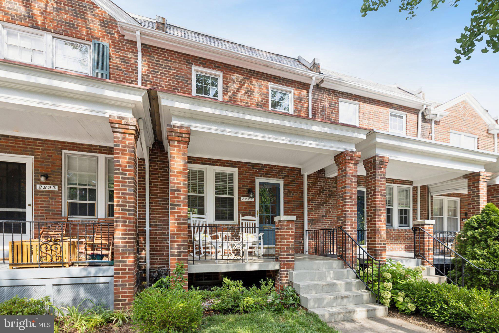 2221 39TH PLACE NW