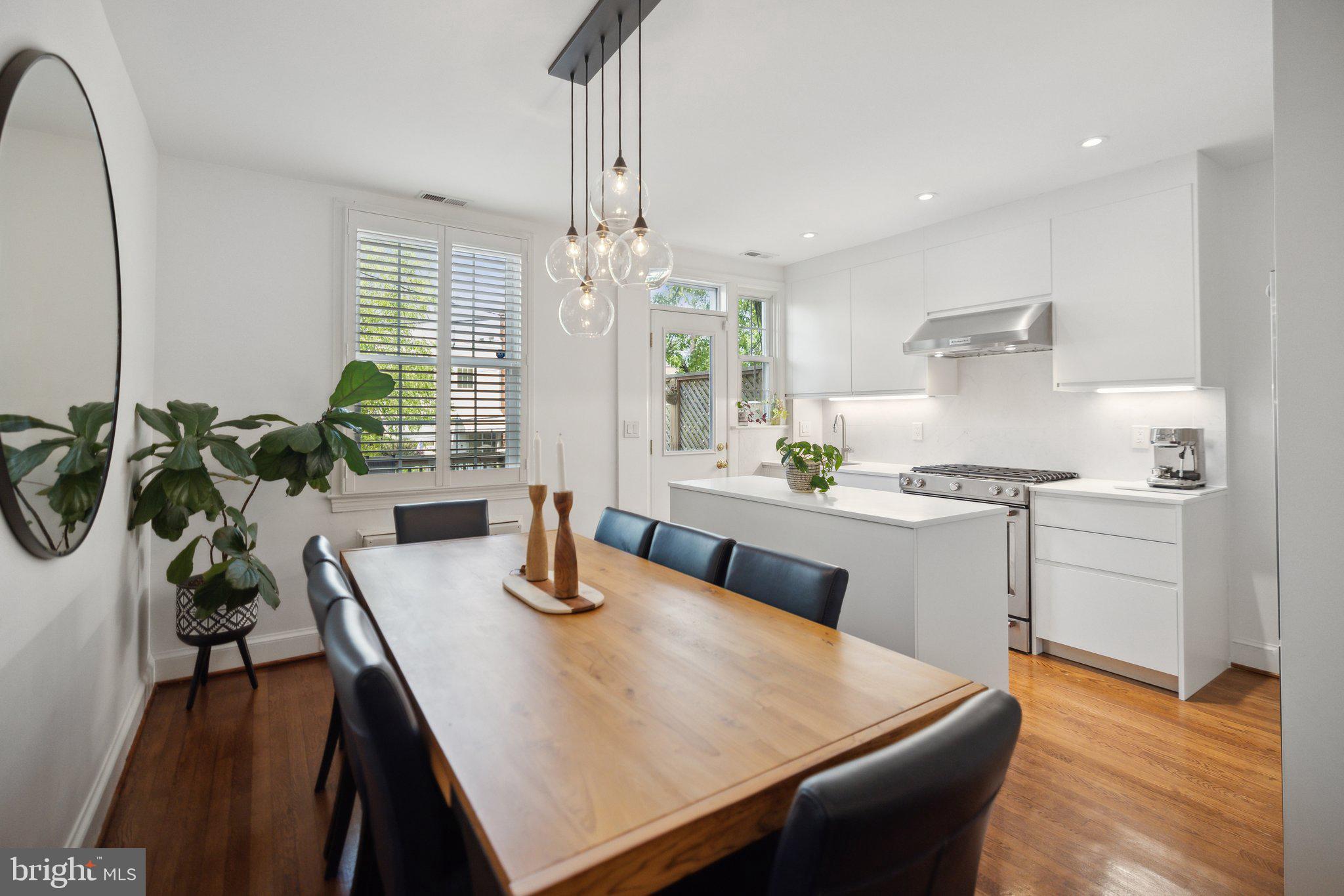 2221 39TH PLACE NW