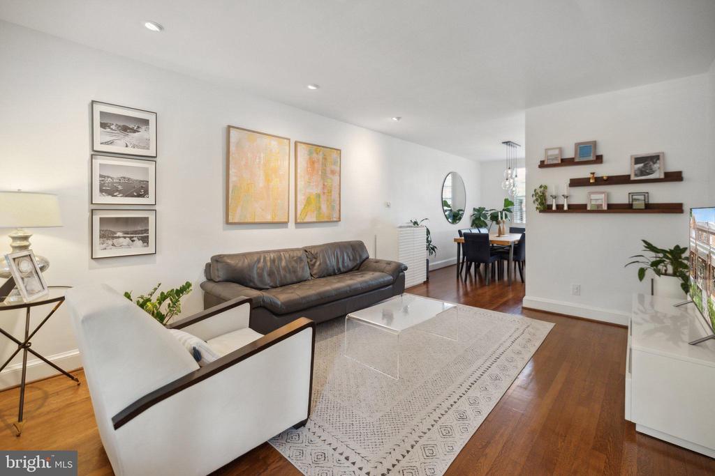 2221 39TH PLACE NW