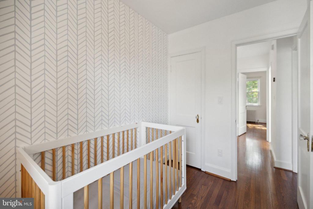 2221 39TH PLACE NW