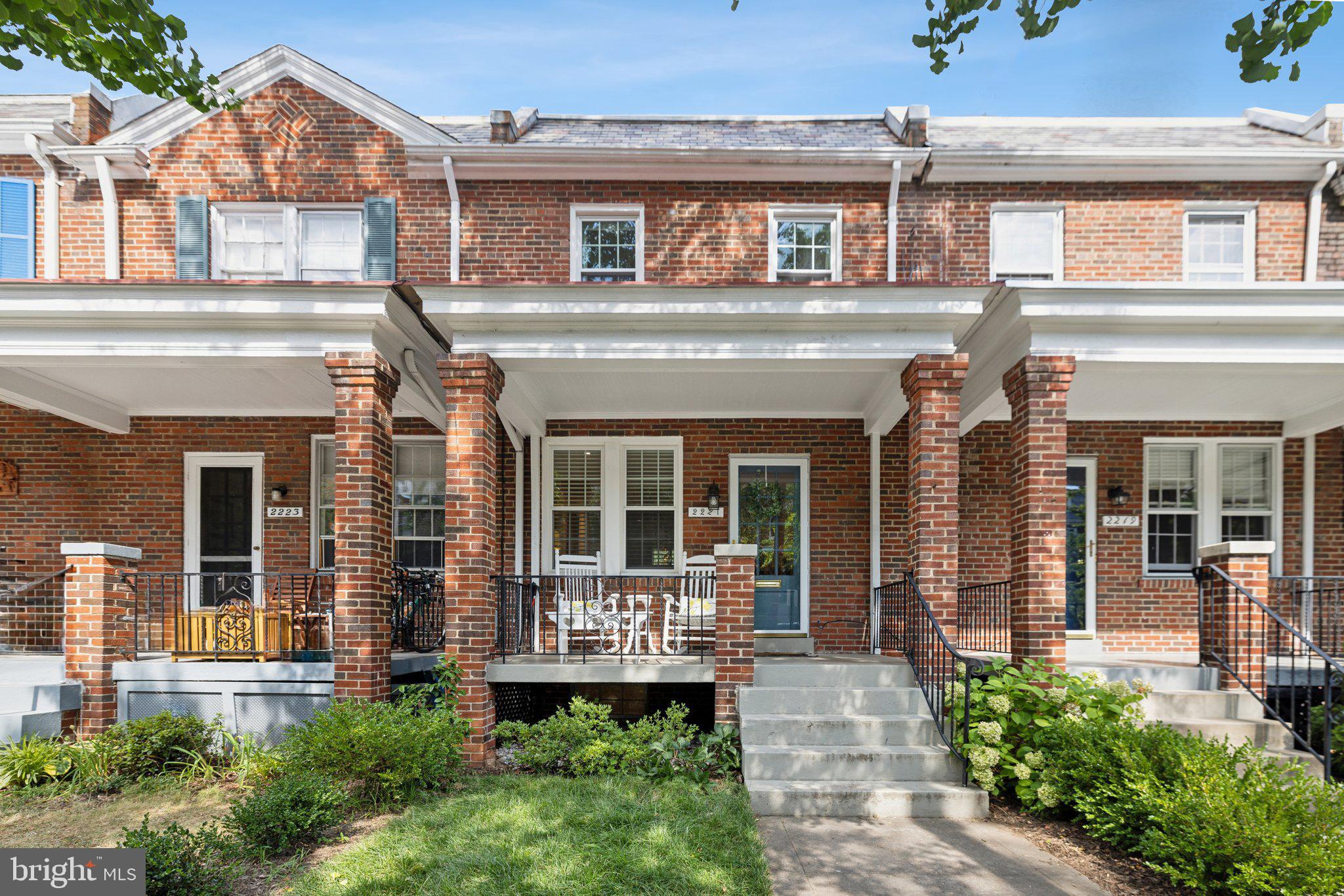 2221 39TH PLACE NW