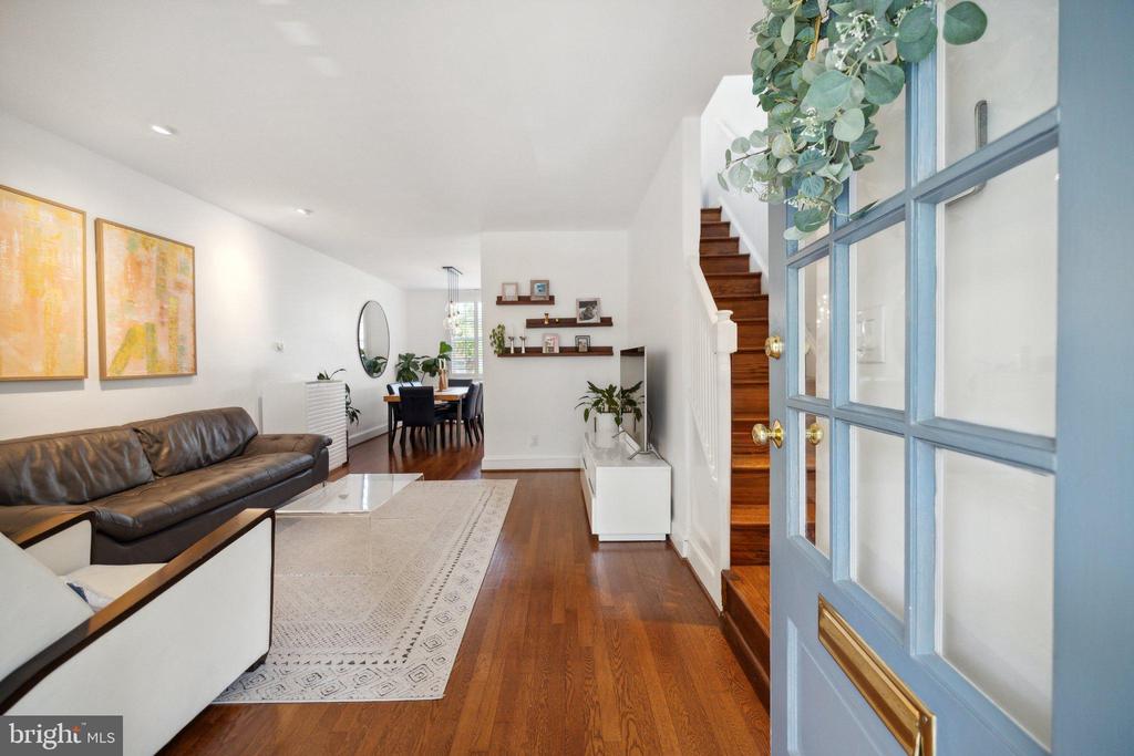 2221 39TH PLACE NW