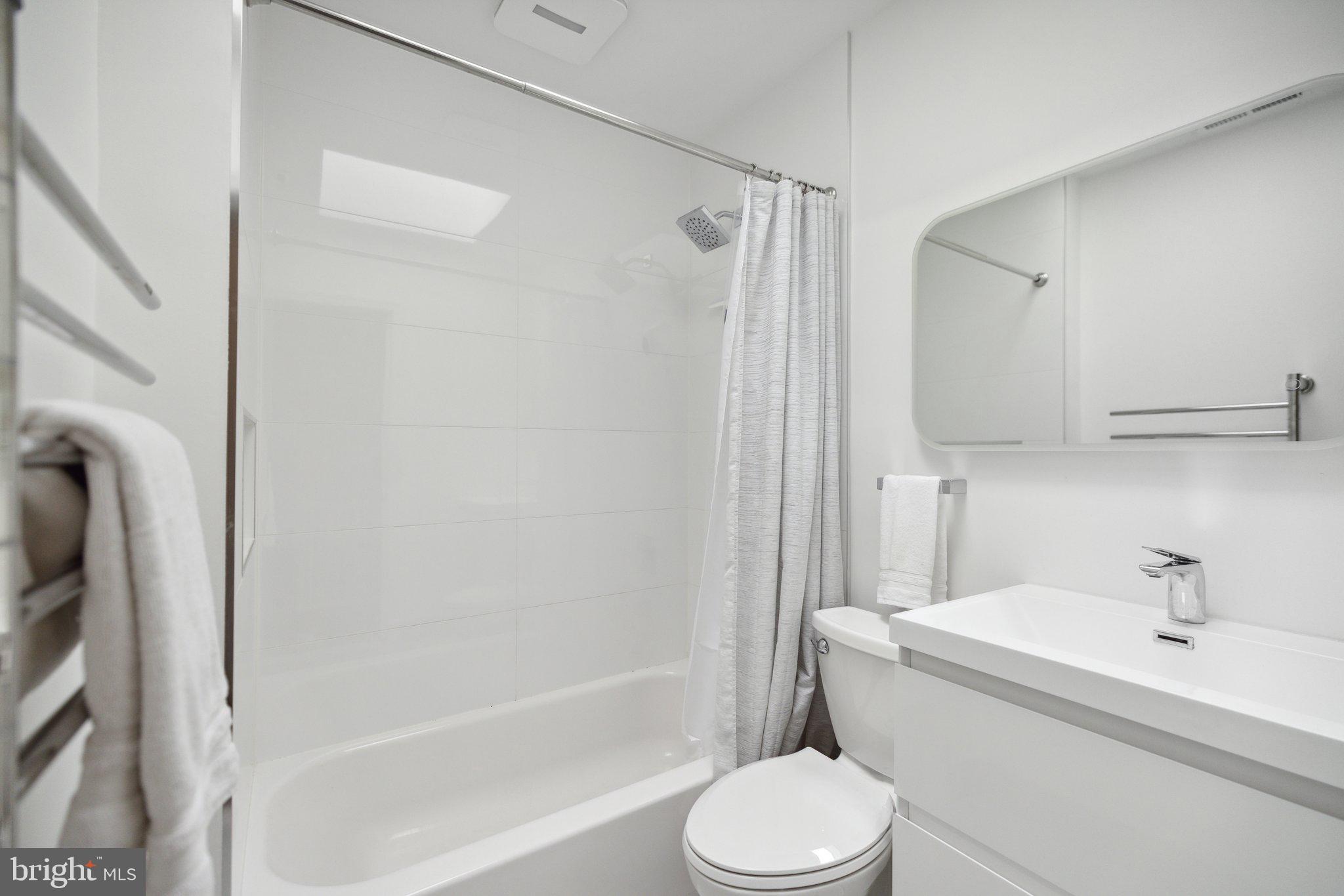 2221 39TH PLACE NW