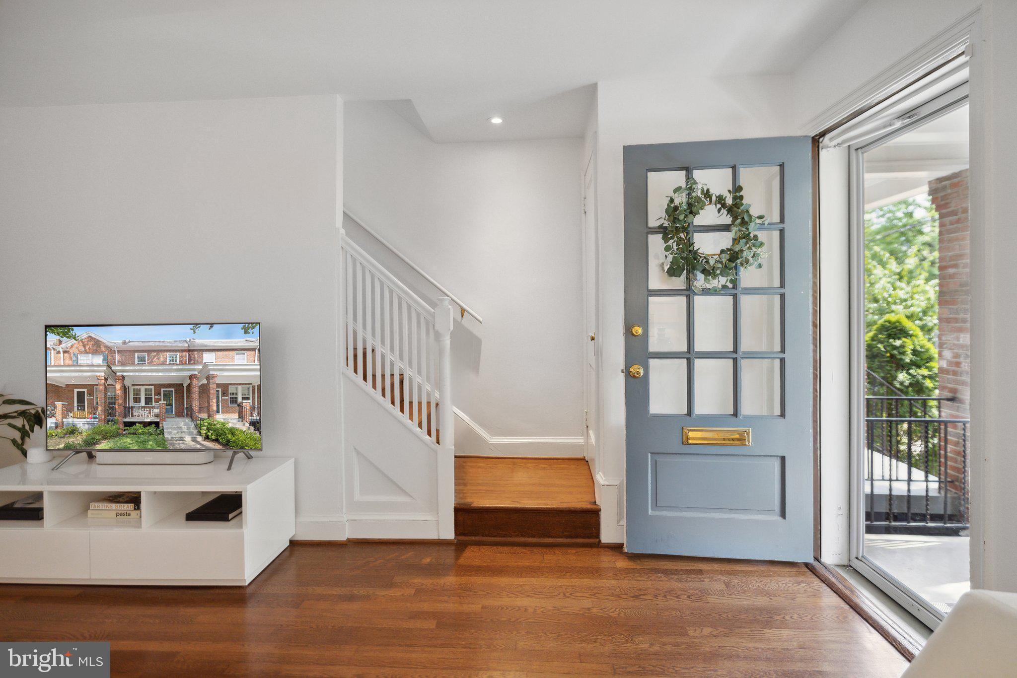 2221 39TH PLACE NW