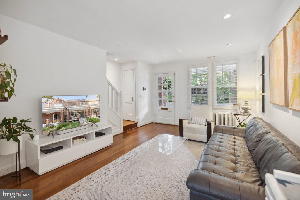 2221 39TH PLACE NW
