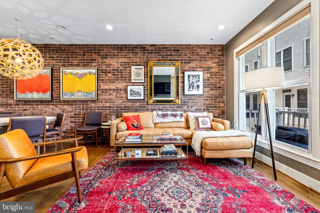 328 I STREET SE