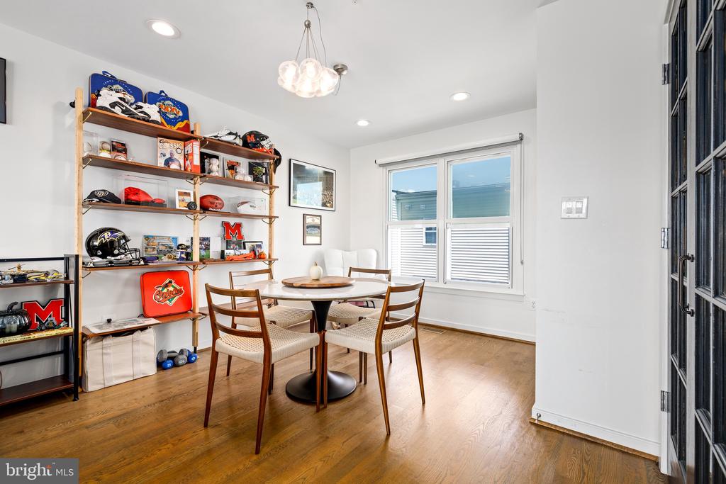 328 I STREET SE