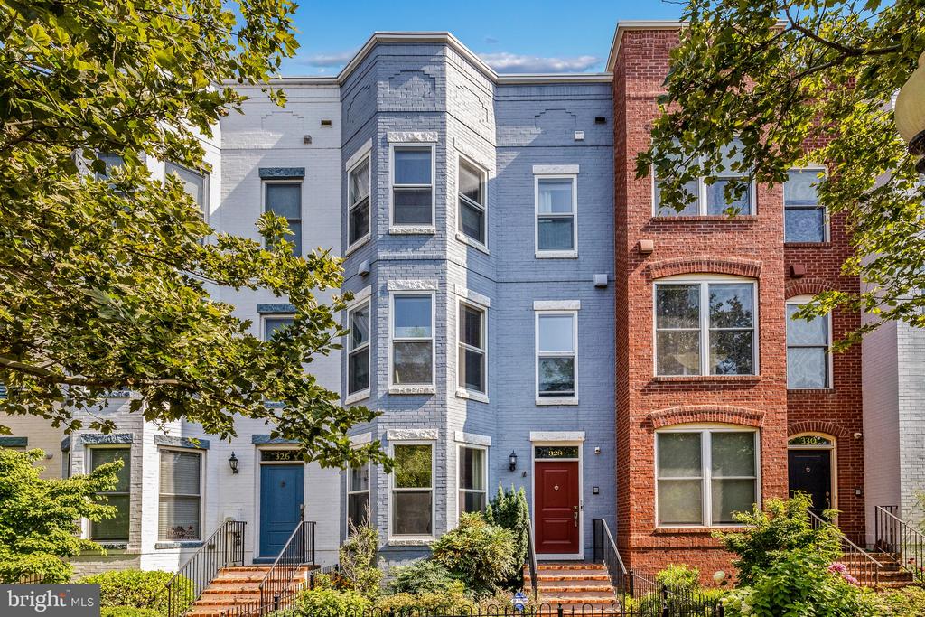 328 I STREET SE