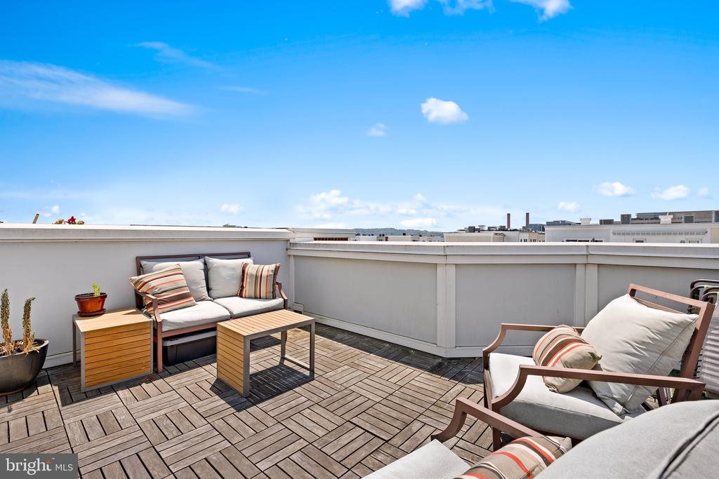 328 I STREET SE