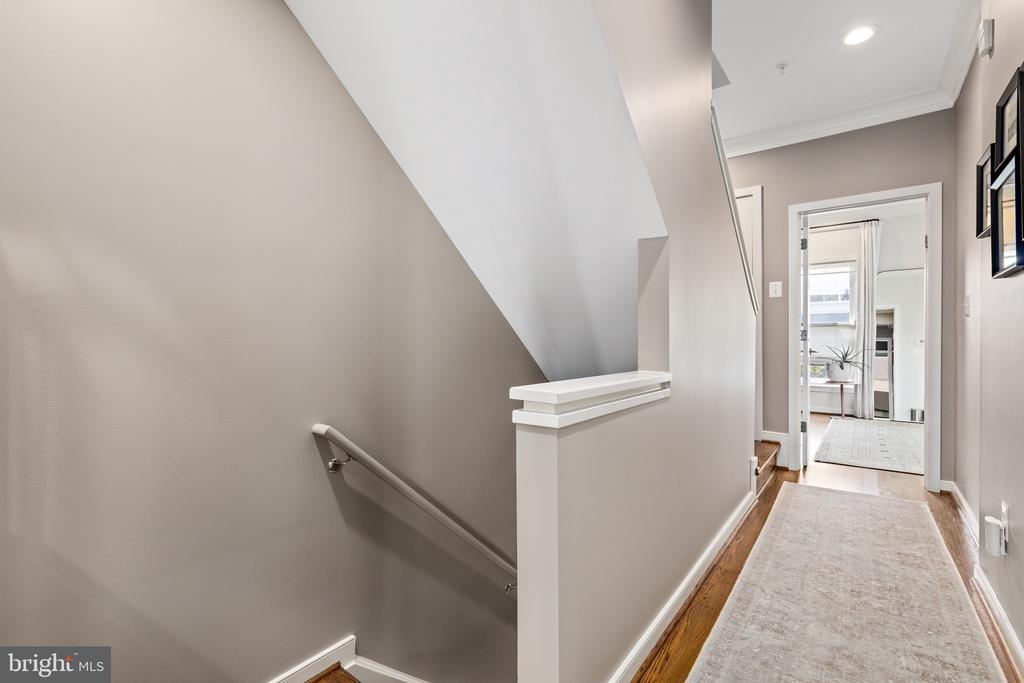 328 I STREET SE