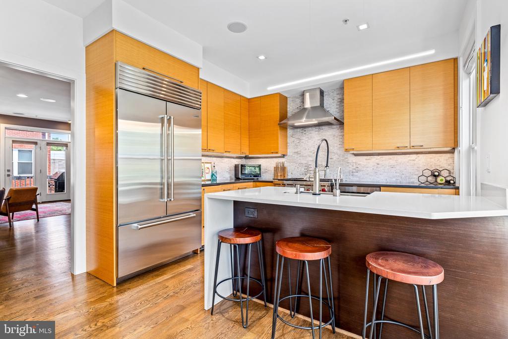 328 I STREET SE