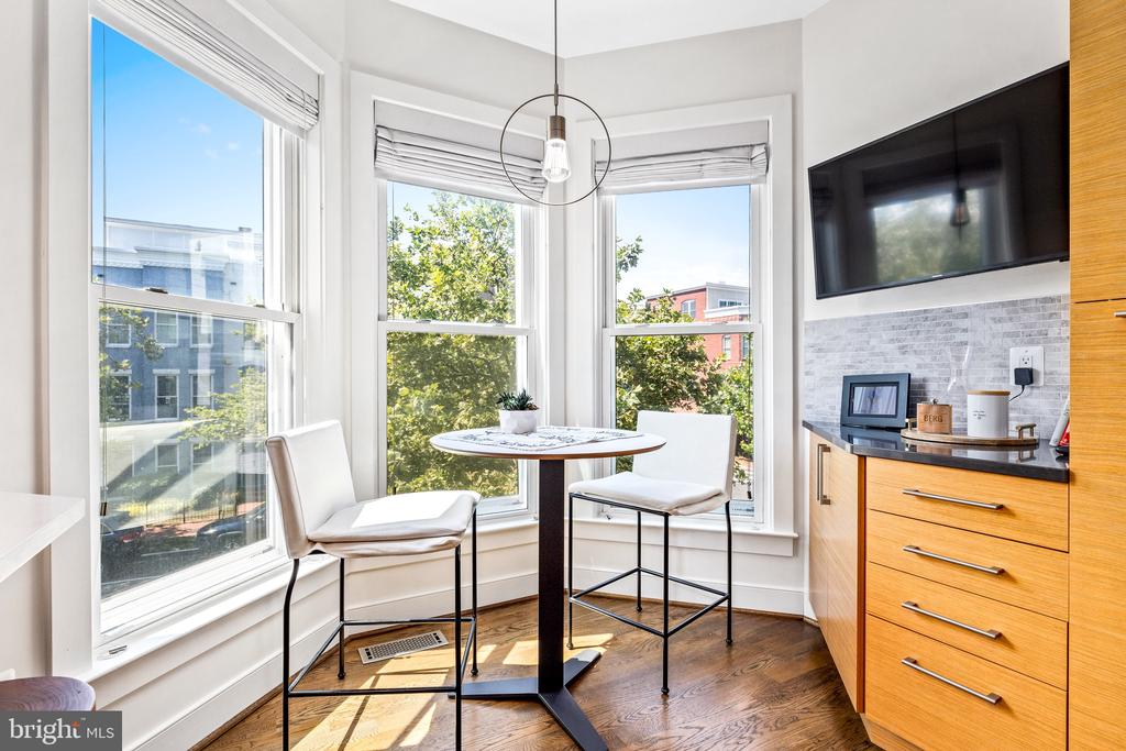 328 I STREET SE
