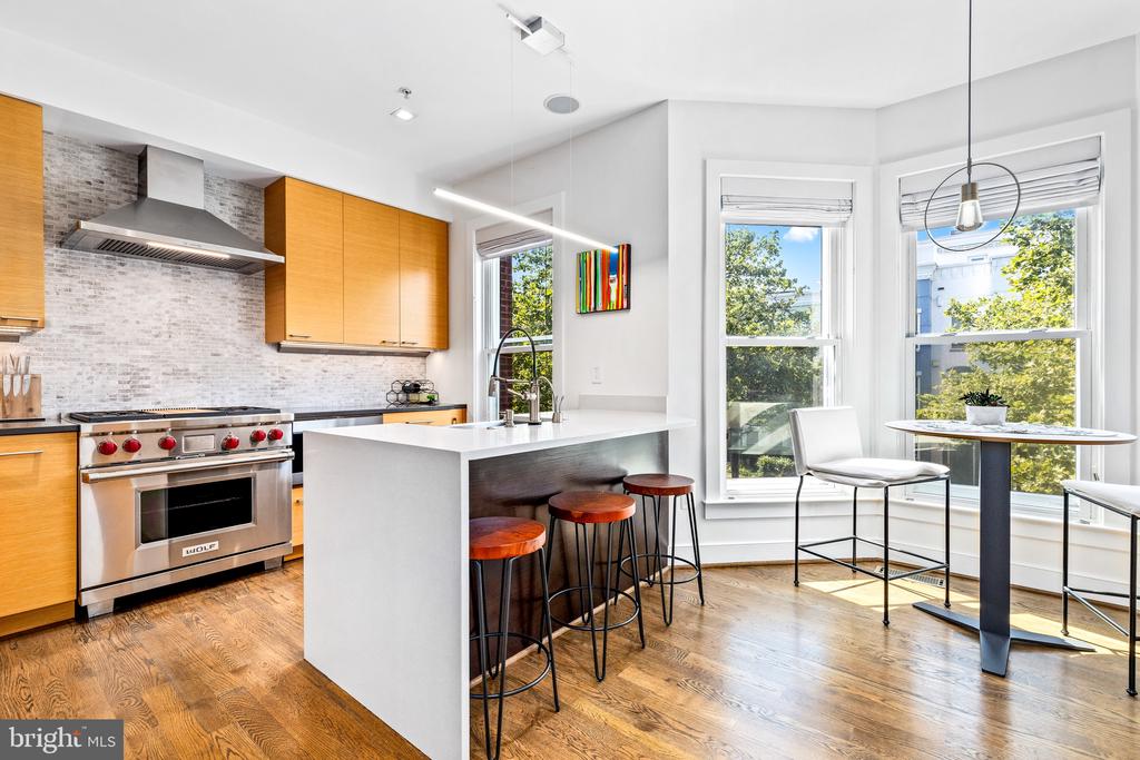 328 I STREET SE
