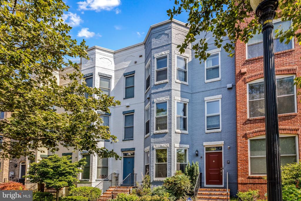 328 I STREET SE