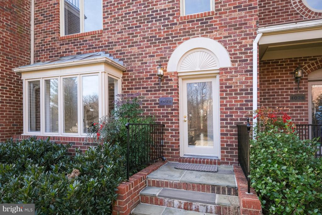 4028 CHANCERY COURT NW