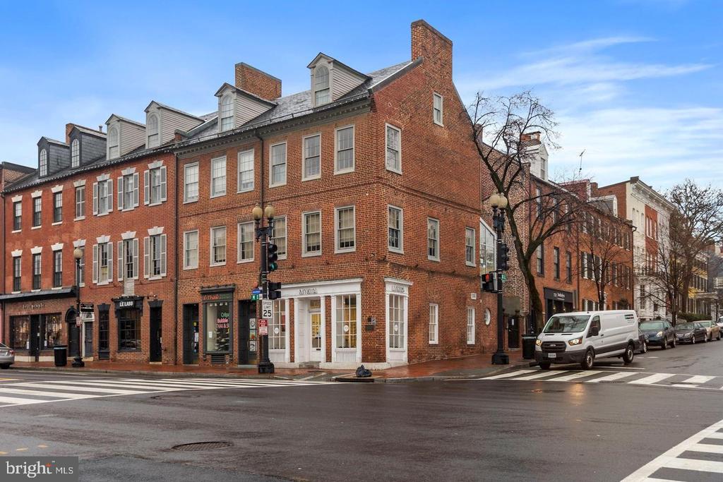 1202 30TH STREET NW D