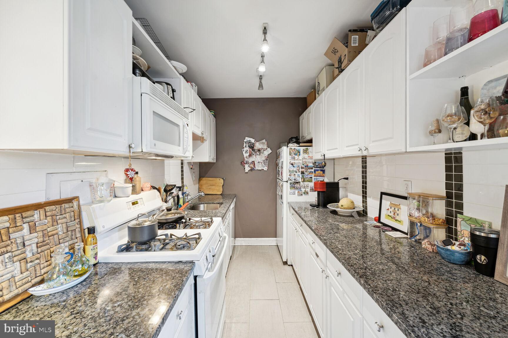 2803 CORTLAND PLACE NW 208