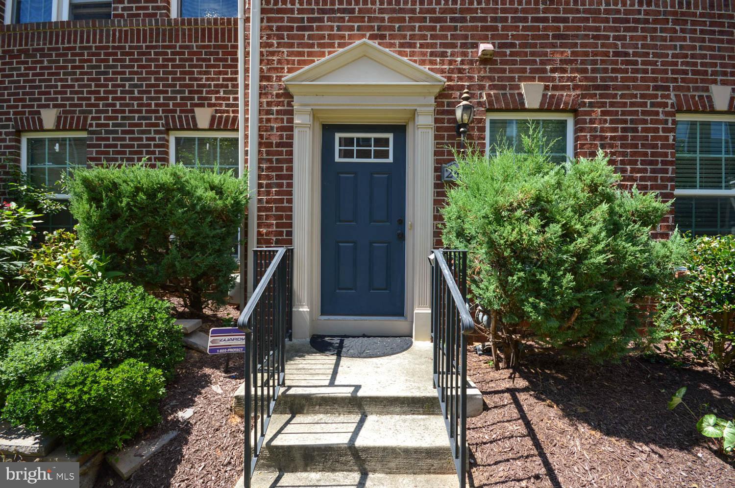 2464 BALDWIN CRESCENT NE