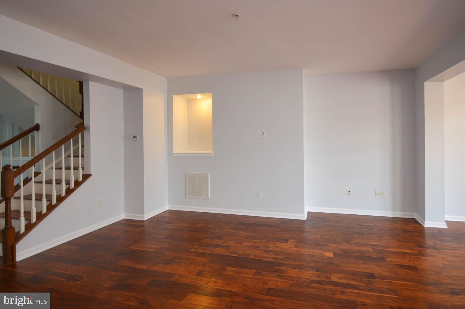 2464 BALDWIN CRESCENT NE