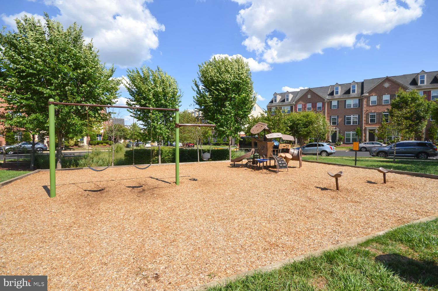 2464 BALDWIN CRESCENT NE