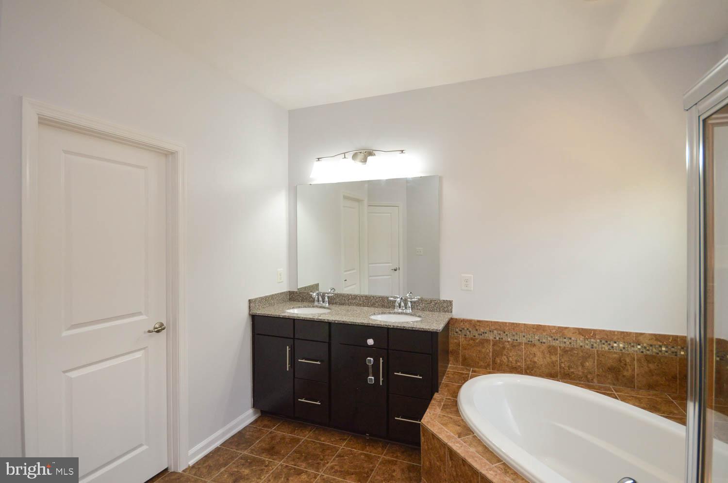 2464 BALDWIN CRESCENT NE