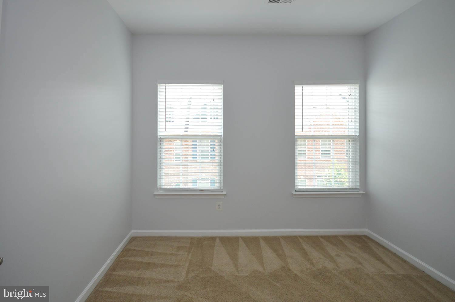 2464 BALDWIN CRESCENT NE