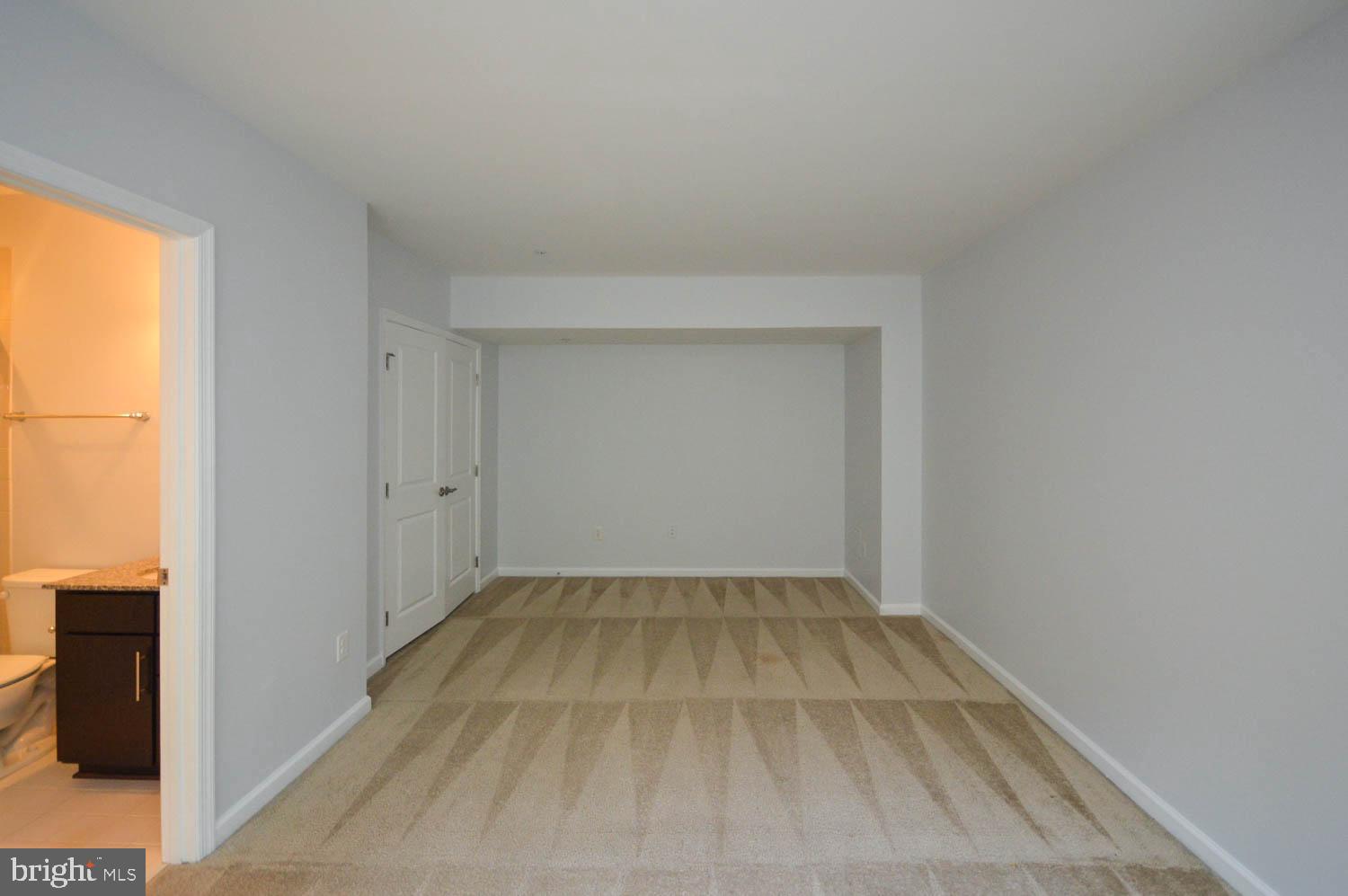 2464 BALDWIN CRESCENT NE