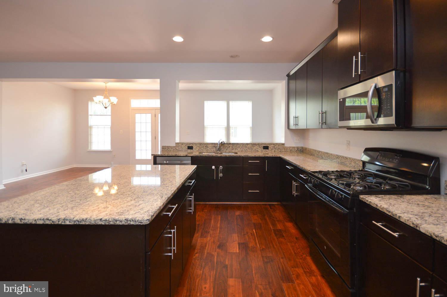 2464 BALDWIN CRESCENT NE