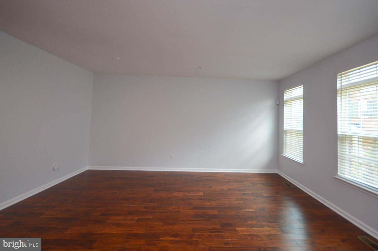 2464 BALDWIN CRESCENT NE