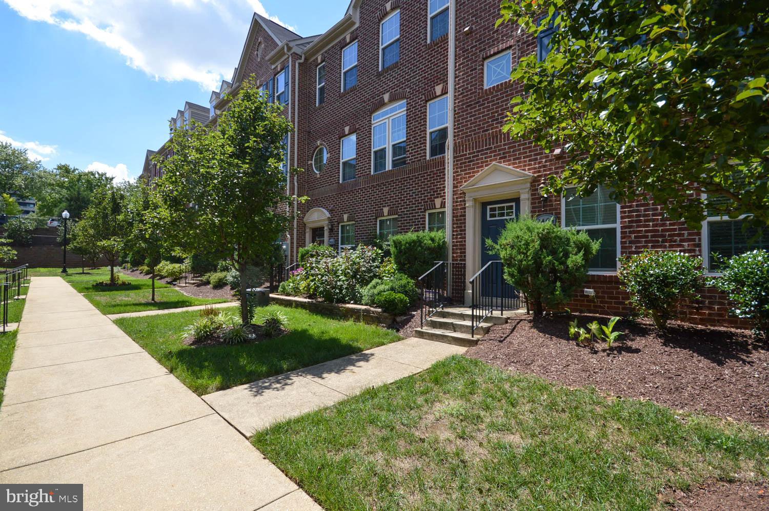 2464 BALDWIN CRESCENT NE