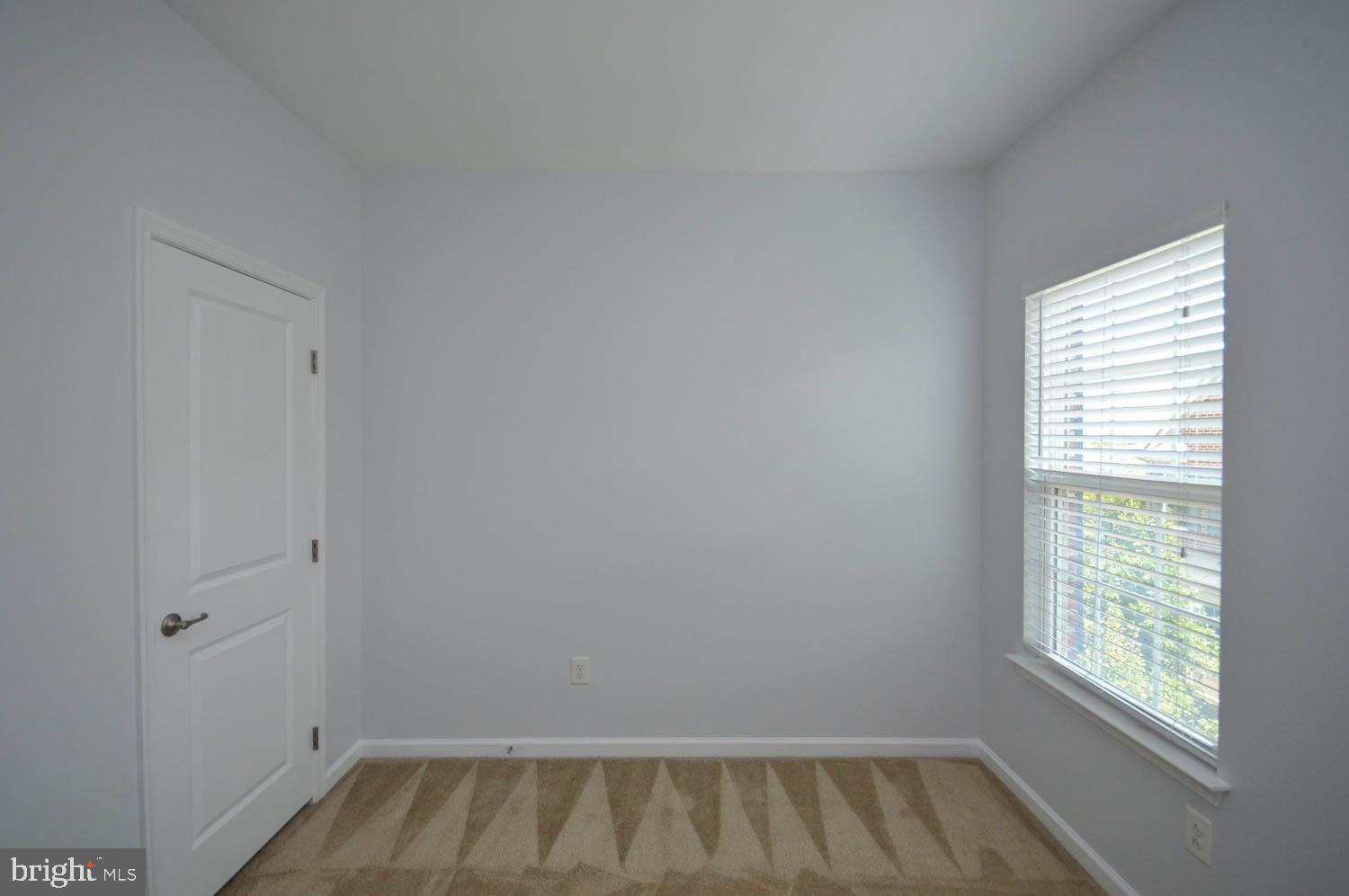 2464 BALDWIN CRESCENT NE