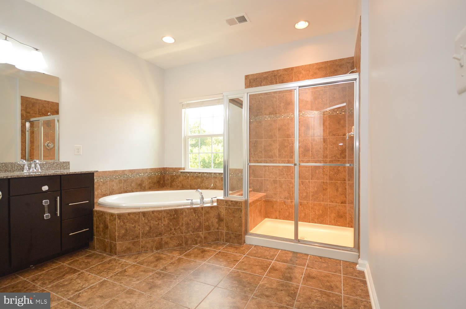 2464 BALDWIN CRESCENT NE