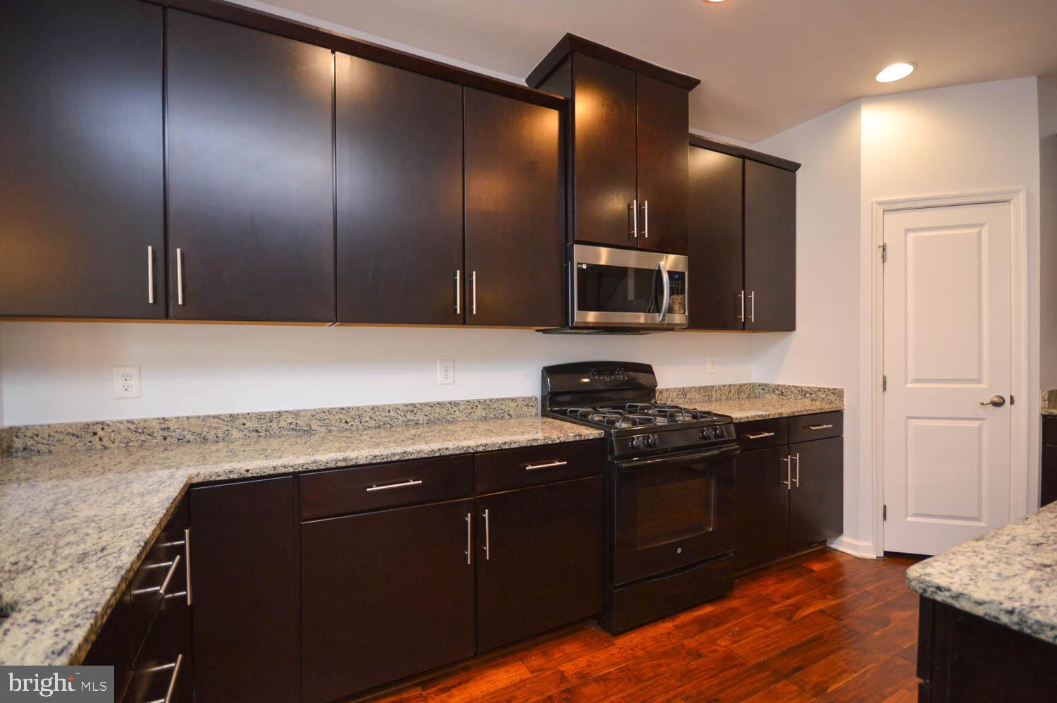 2464 BALDWIN CRESCENT NE