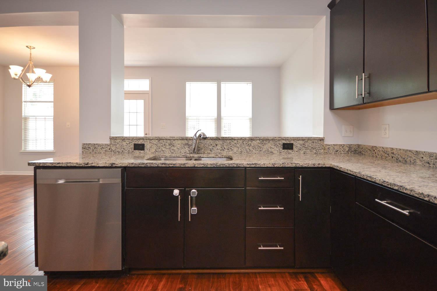 2464 BALDWIN CRESCENT NE