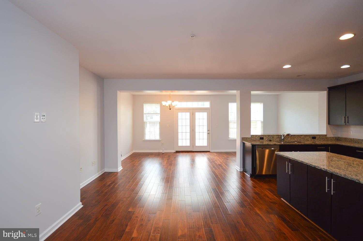 2464 BALDWIN CRESCENT NE