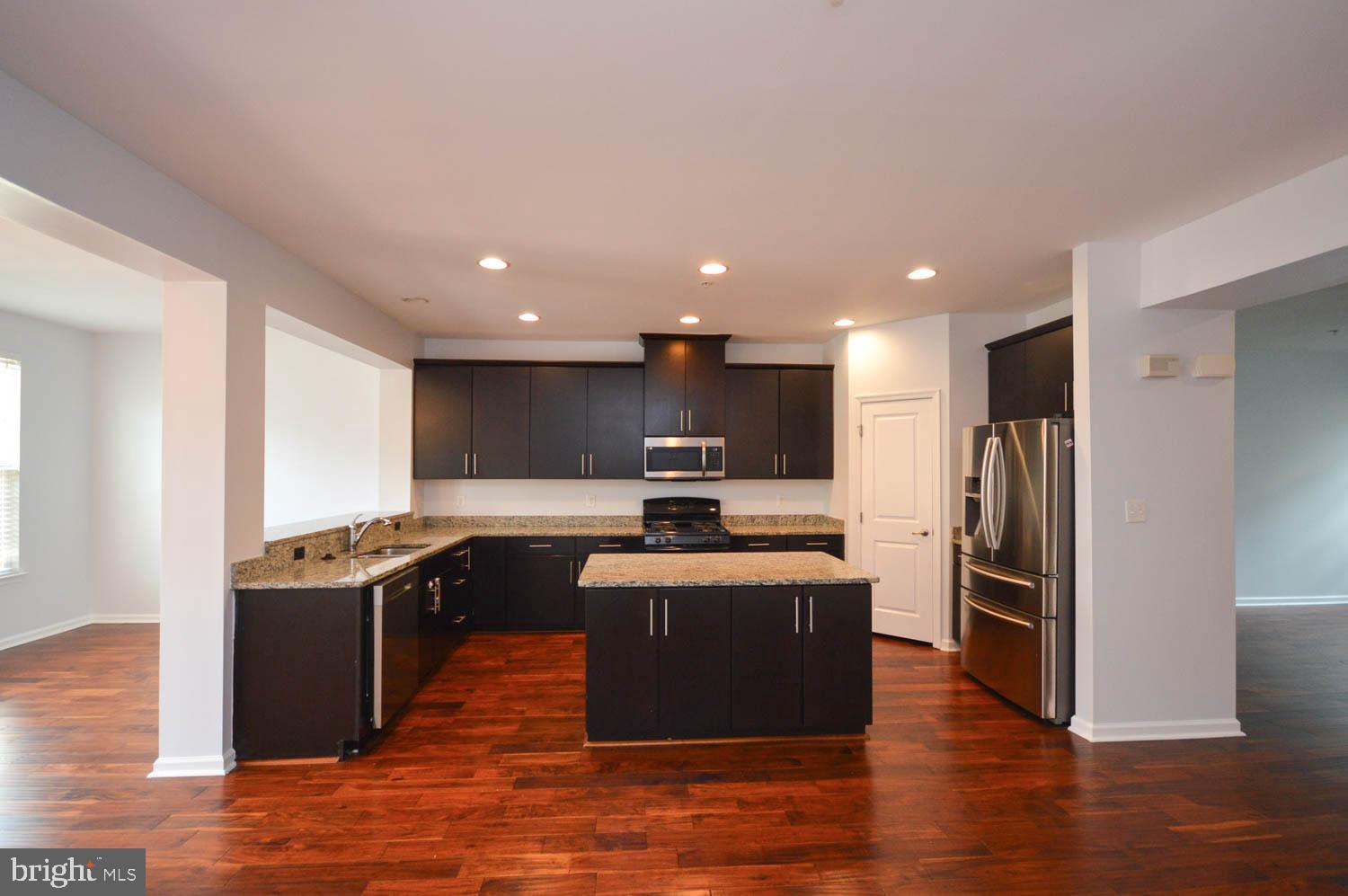 2464 BALDWIN CRESCENT NE