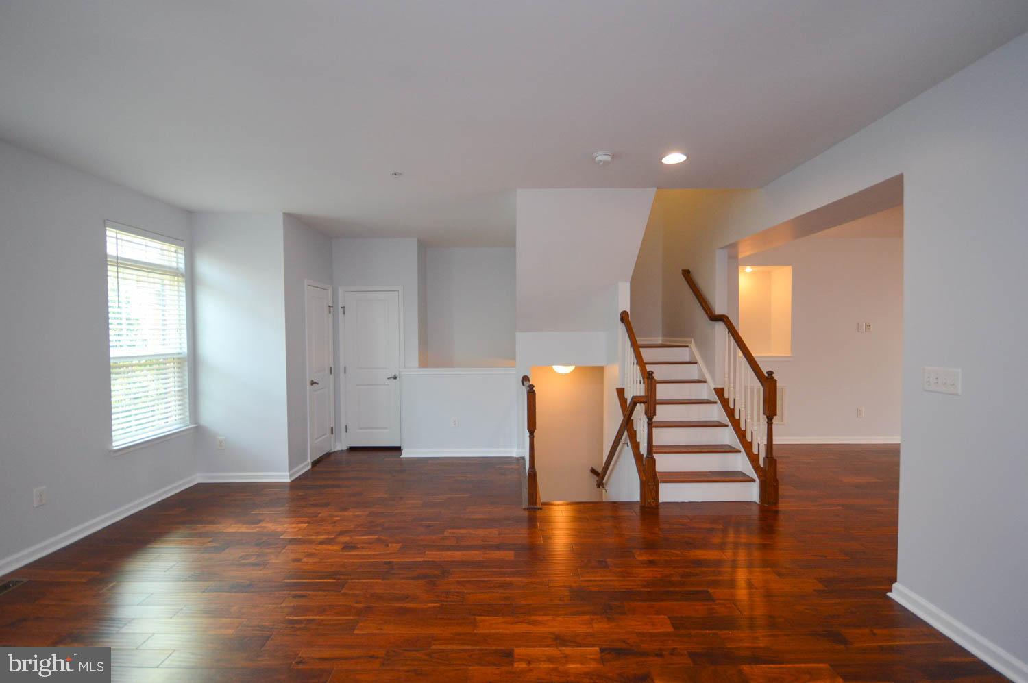 2464 BALDWIN CRESCENT NE