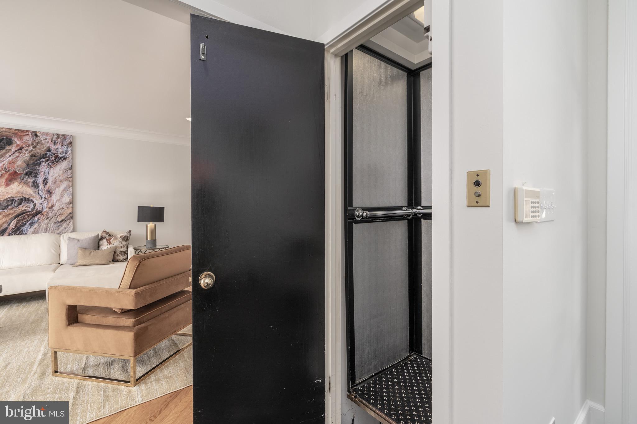 4518 FOXHALL CRESCENT NW