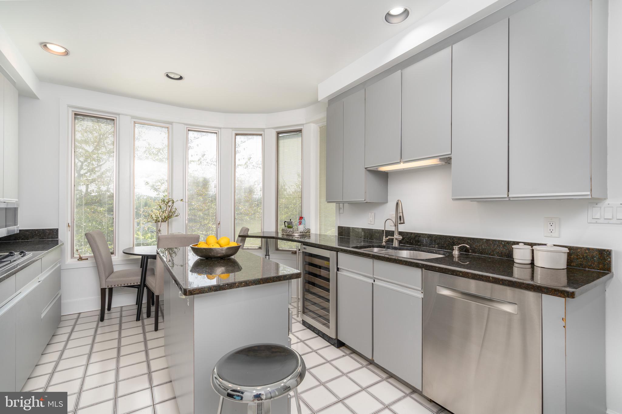 4518 FOXHALL CRESCENT NW