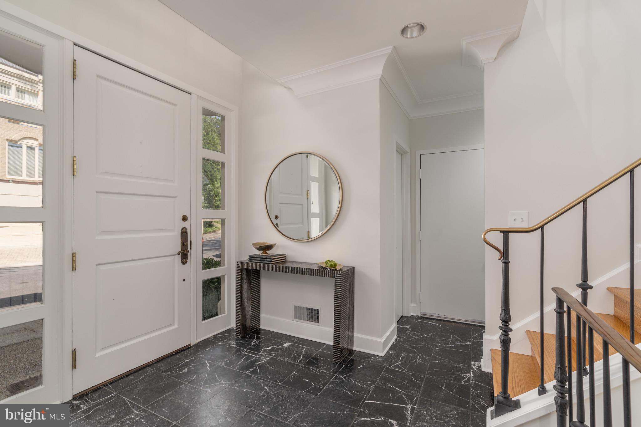 4518 FOXHALL CRESCENT NW