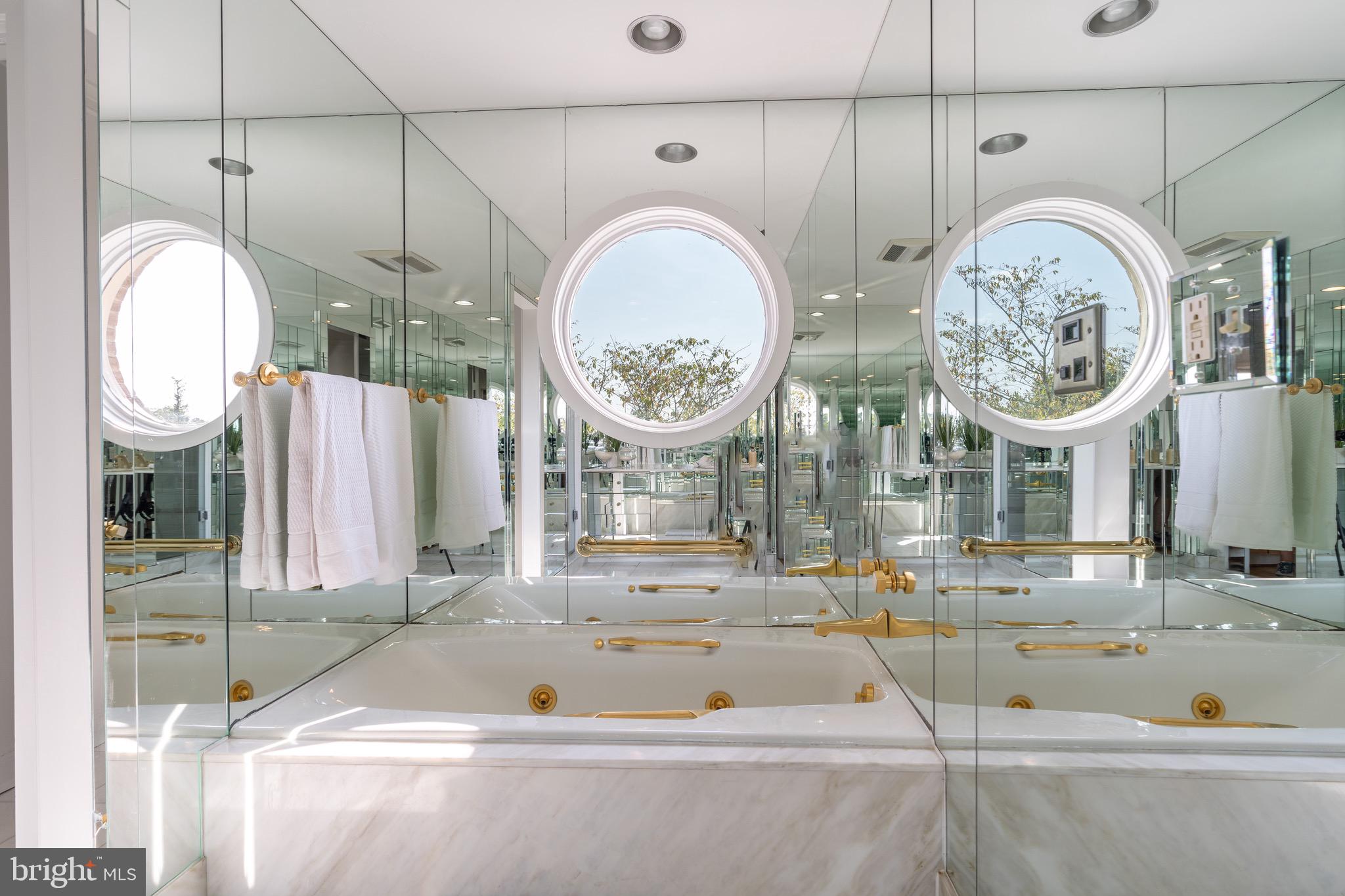 4518 FOXHALL CRESCENT NW