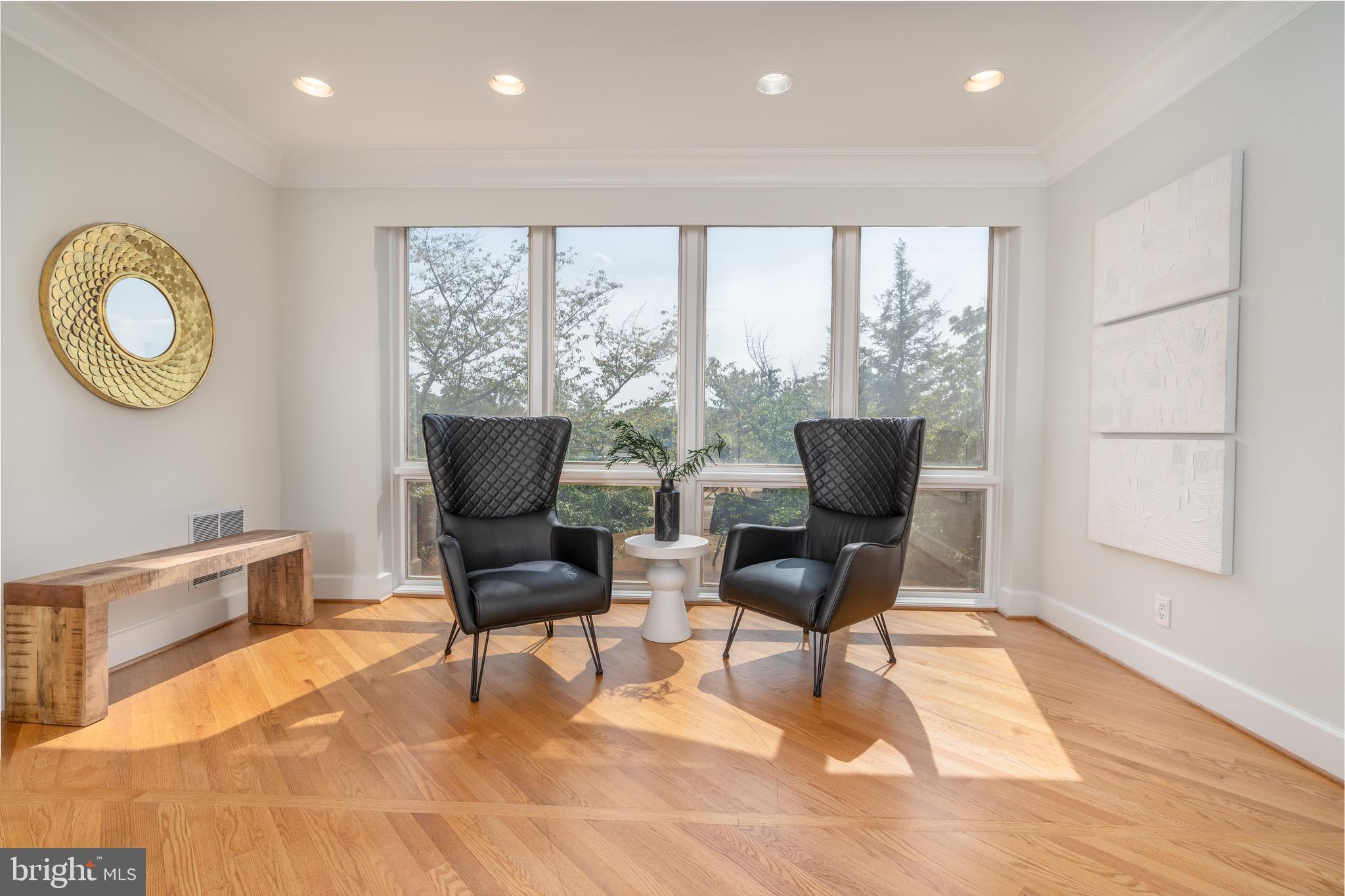 4518 FOXHALL CRESCENT NW